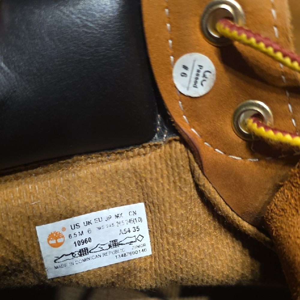 Timberlands Size 6.5 - Picture 8 of 9